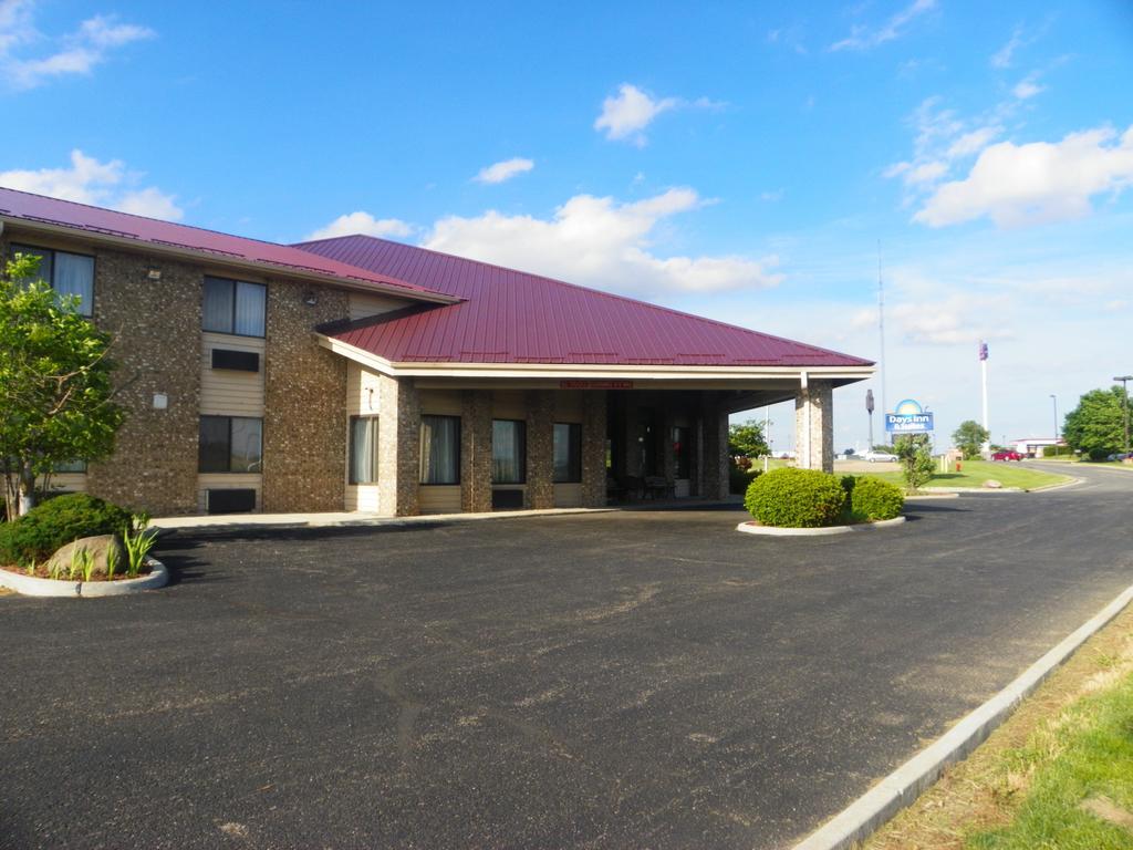 Royalton Inn&Suites Upper Sandusky Exterior foto