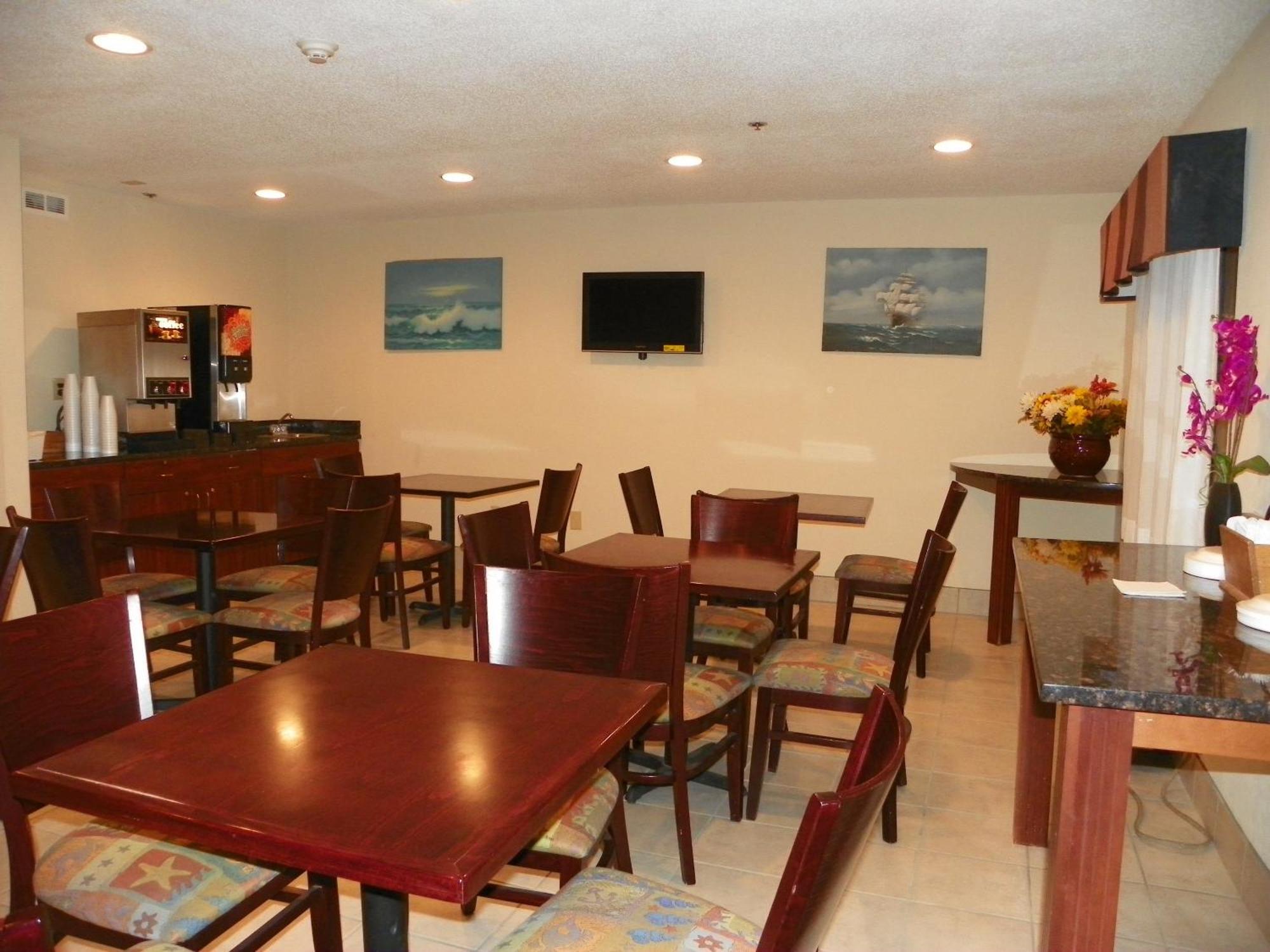 Royalton Inn&Suites Upper Sandusky Exterior foto