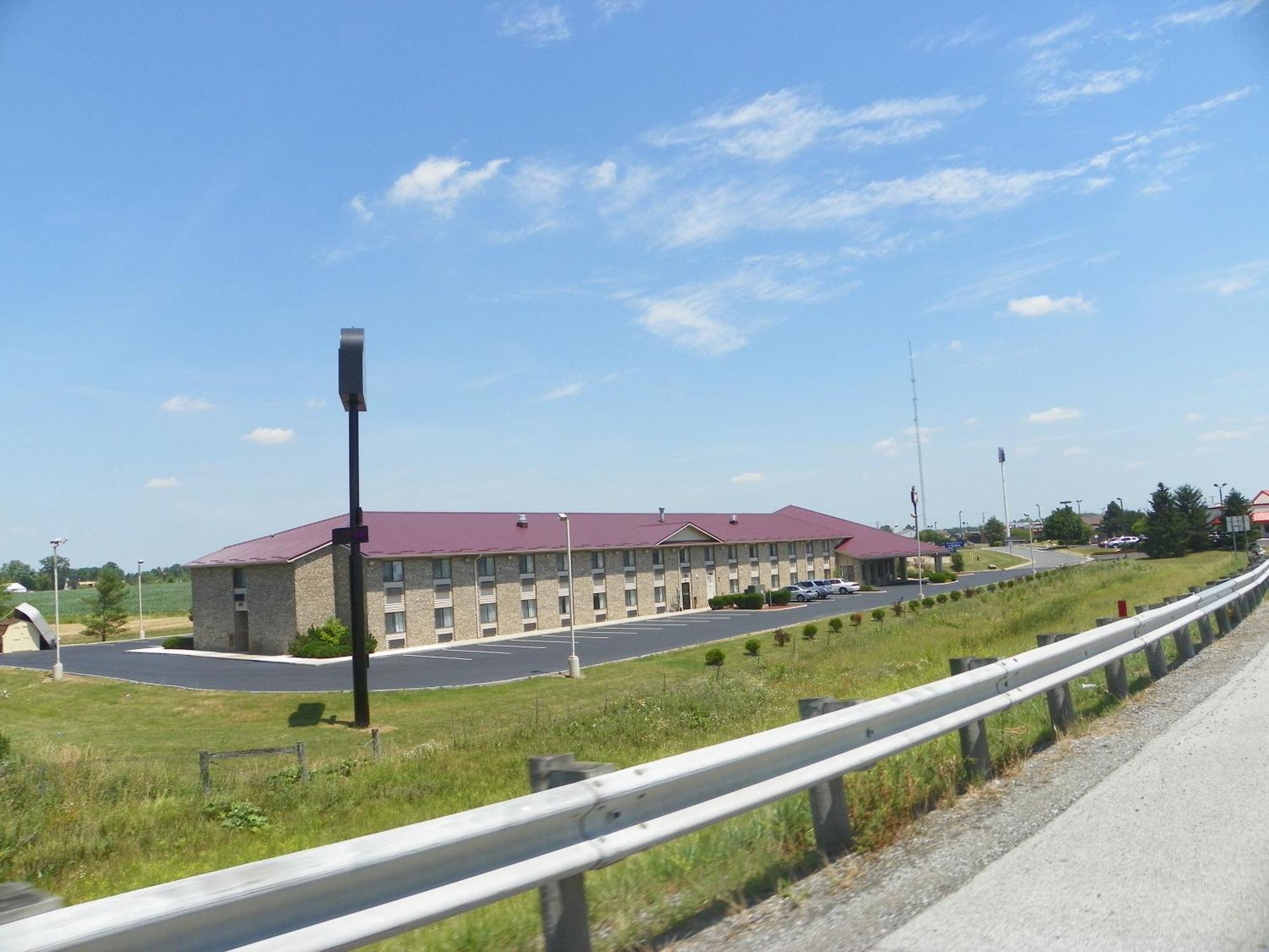 Royalton Inn&Suites Upper Sandusky Exterior foto